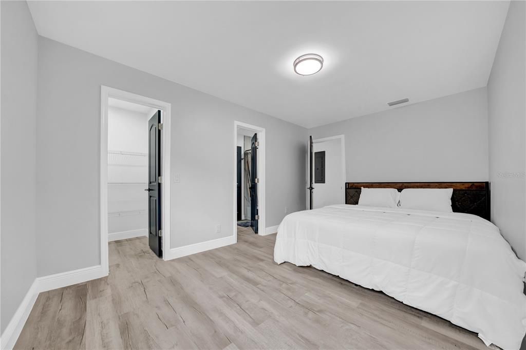 For Sale: $1,140,000 (8 beds, 7 baths, 4327 Square Feet)