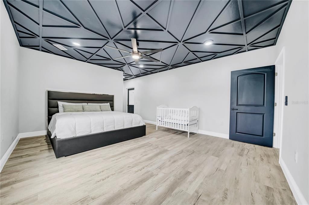 For Sale: $1,140,000 (8 beds, 7 baths, 4327 Square Feet)