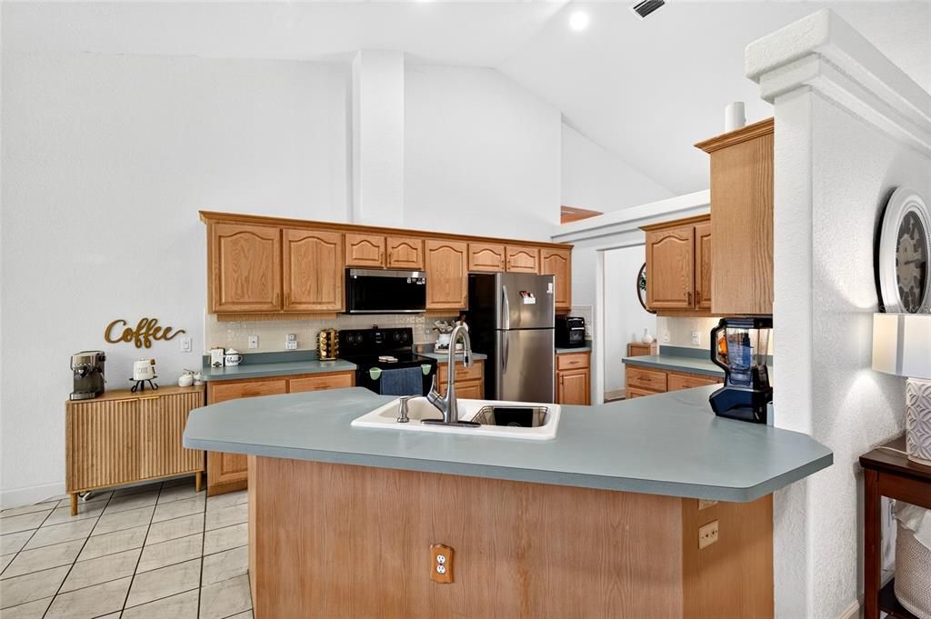 En Venta: $350,000 (3 camas, 2 baños, 1988 Pies cuadrados)