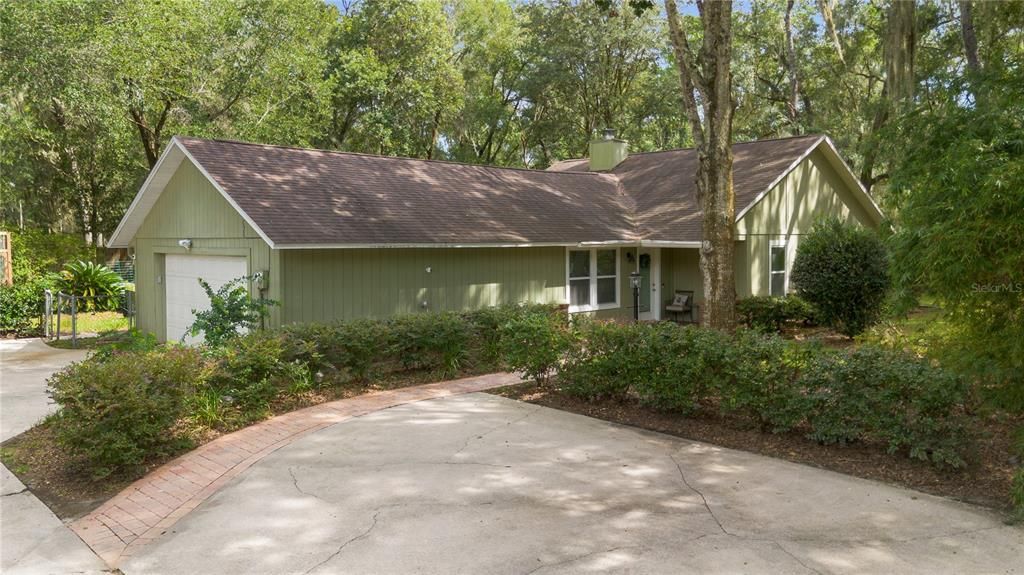 For Sale: $369,900 (3 beds, 2 baths, 1338 Square Feet)