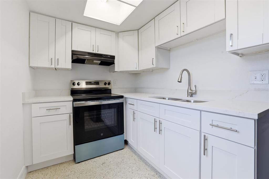 Activo con contrato: $130,000 (1 camas, 1 baños, 420 Pies cuadrados)