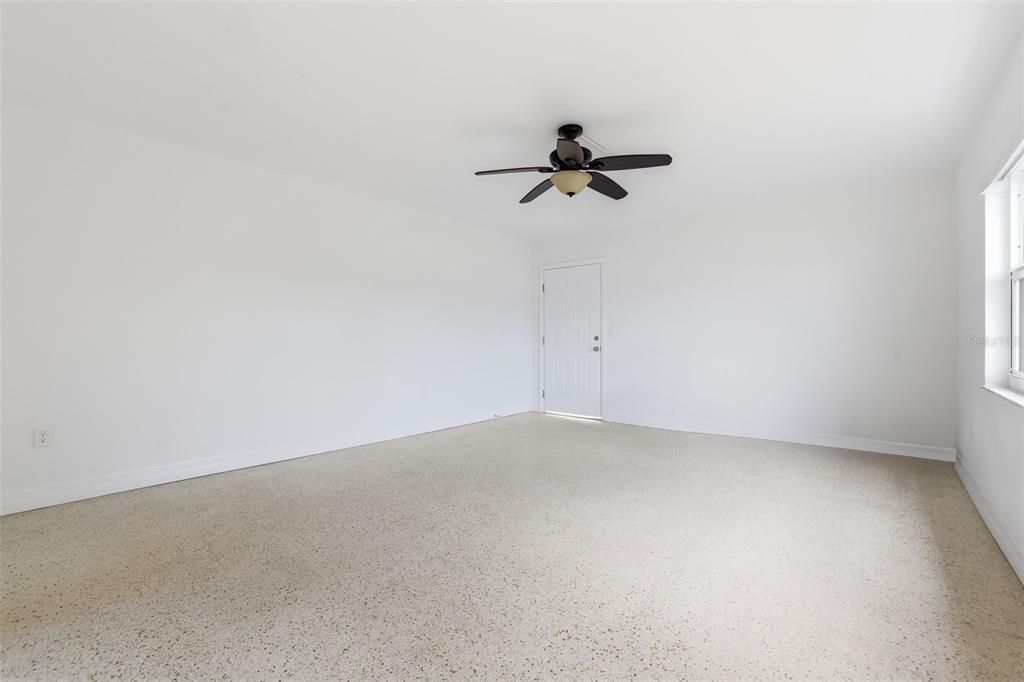Activo con contrato: $130,000 (1 camas, 1 baños, 420 Pies cuadrados)