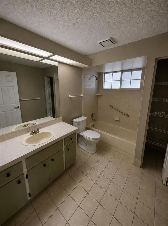For Sale: $199,000 (2 beds, 2 baths, 1135 Square Feet)