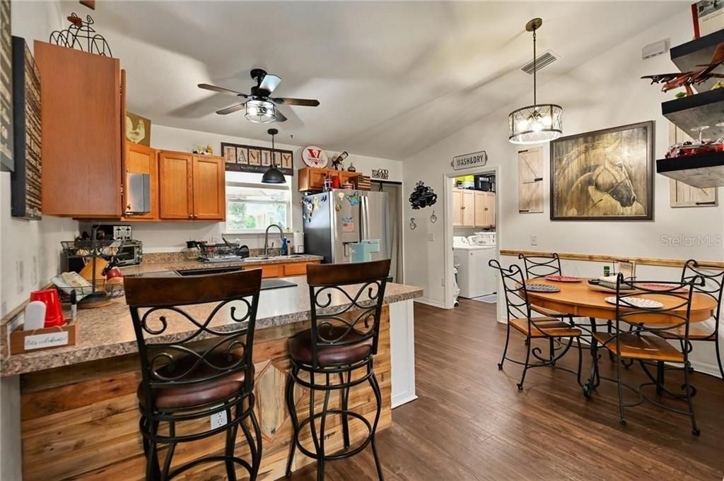 For Sale: $230,000 (3 beds, 2 baths, 1017 Square Feet)