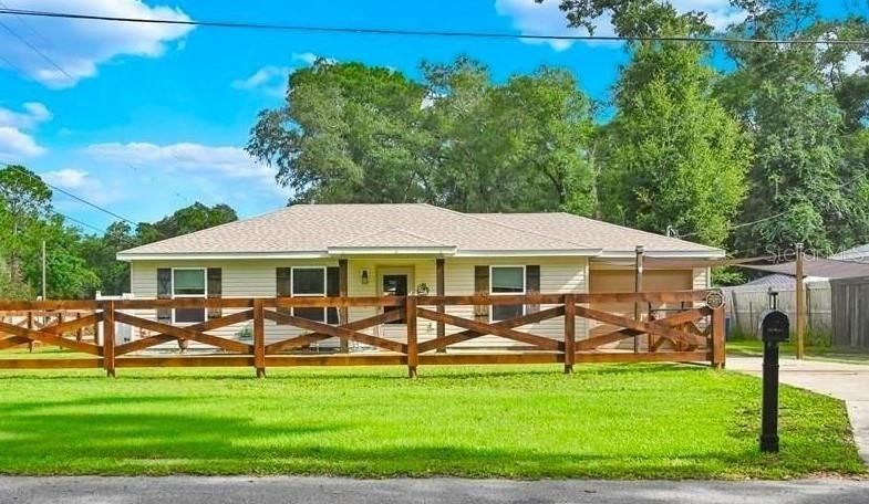 For Sale: $230,000 (3 beds, 2 baths, 1017 Square Feet)
