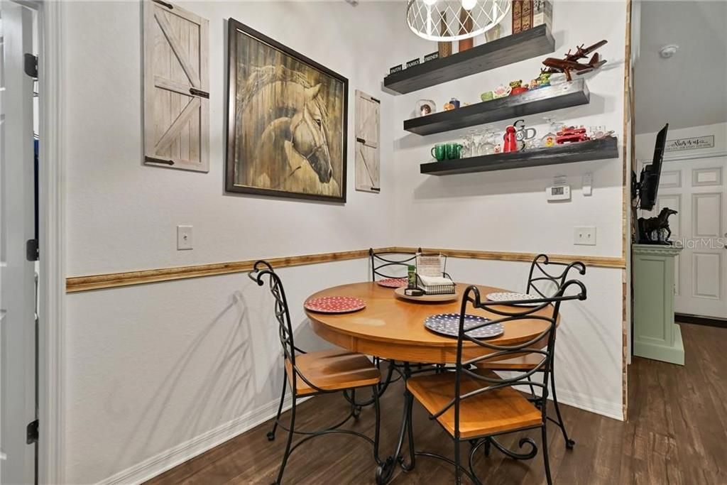 For Sale: $230,000 (3 beds, 2 baths, 1017 Square Feet)