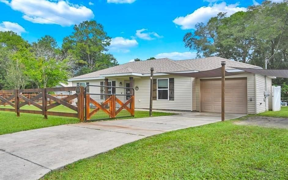 For Sale: $230,000 (3 beds, 2 baths, 1017 Square Feet)