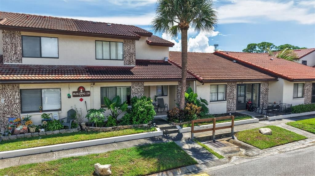 For Sale: $300,000 (3 beds, 2 baths, 1220 Square Feet)