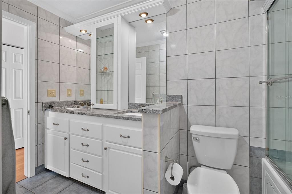 For Sale: $300,000 (3 beds, 2 baths, 1220 Square Feet)