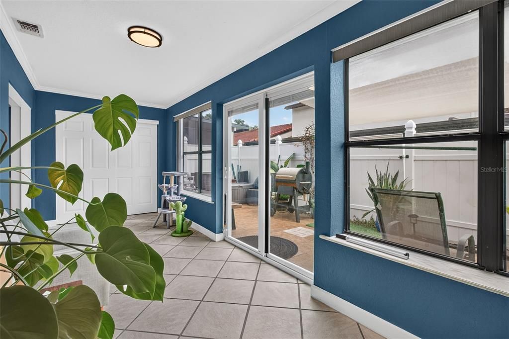 For Sale: $300,000 (3 beds, 2 baths, 1220 Square Feet)