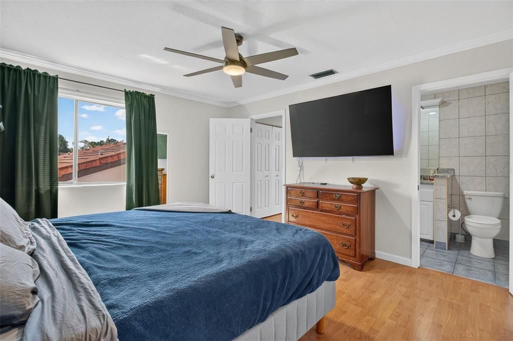 For Sale: $300,000 (3 beds, 2 baths, 1220 Square Feet)