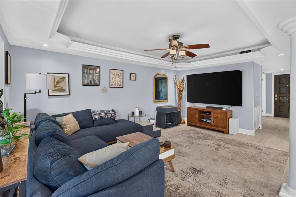 For Sale: $300,000 (3 beds, 2 baths, 1220 Square Feet)