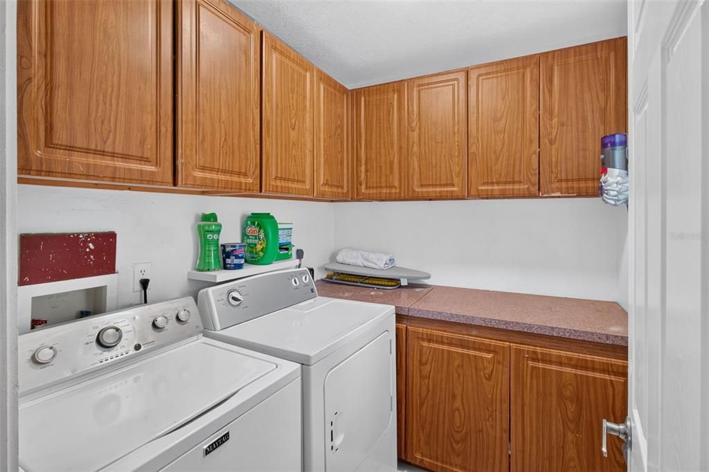 For Sale: $300,000 (3 beds, 2 baths, 1220 Square Feet)