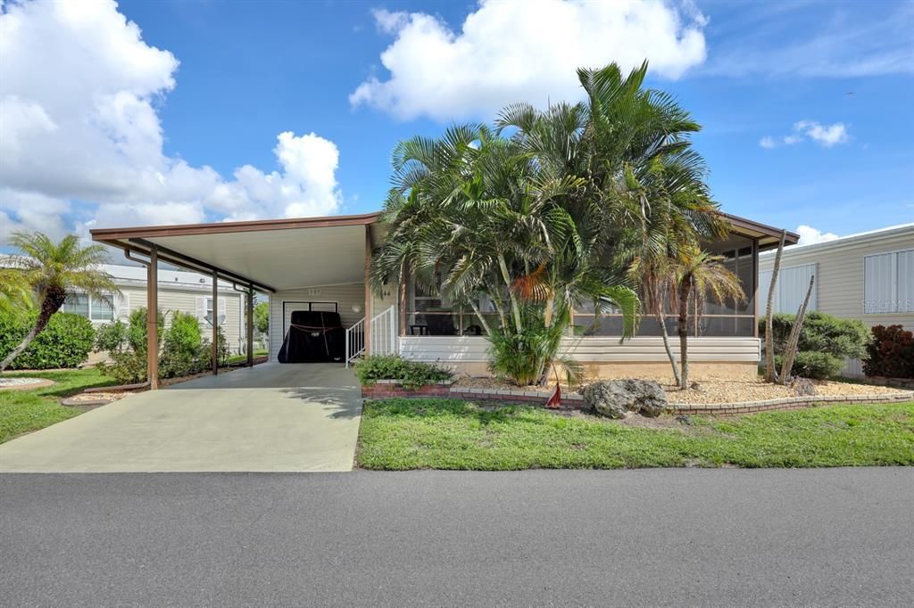 For Sale: $159,500 (2 beds, 2 baths, 1056 Square Feet)