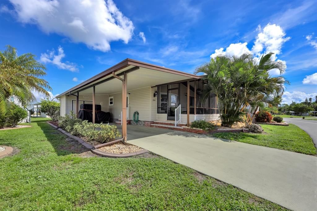 For Sale: $159,500 (2 beds, 2 baths, 1056 Square Feet)