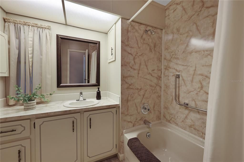 For Sale: $159,500 (2 beds, 2 baths, 1056 Square Feet)