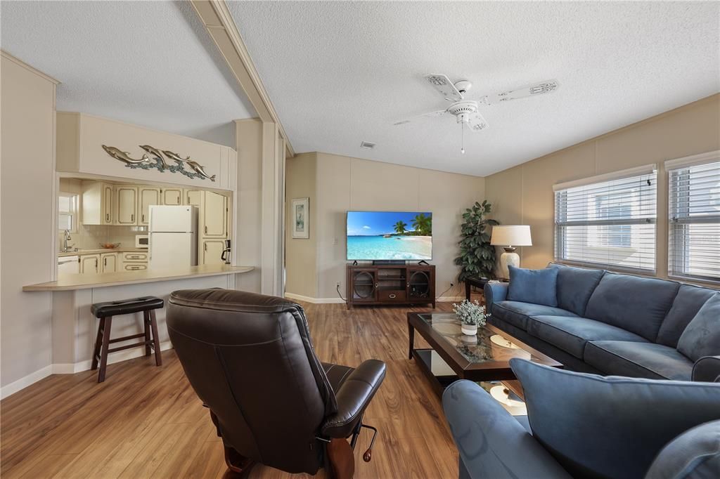For Sale: $159,500 (2 beds, 2 baths, 1056 Square Feet)