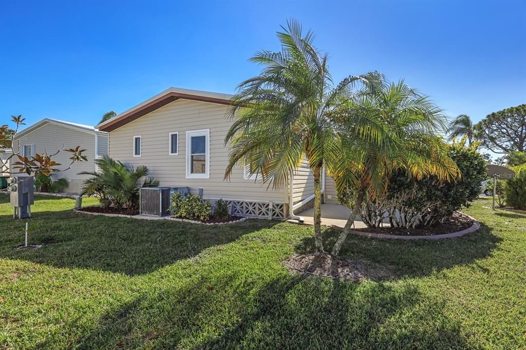 For Sale: $159,500 (2 beds, 2 baths, 1056 Square Feet)