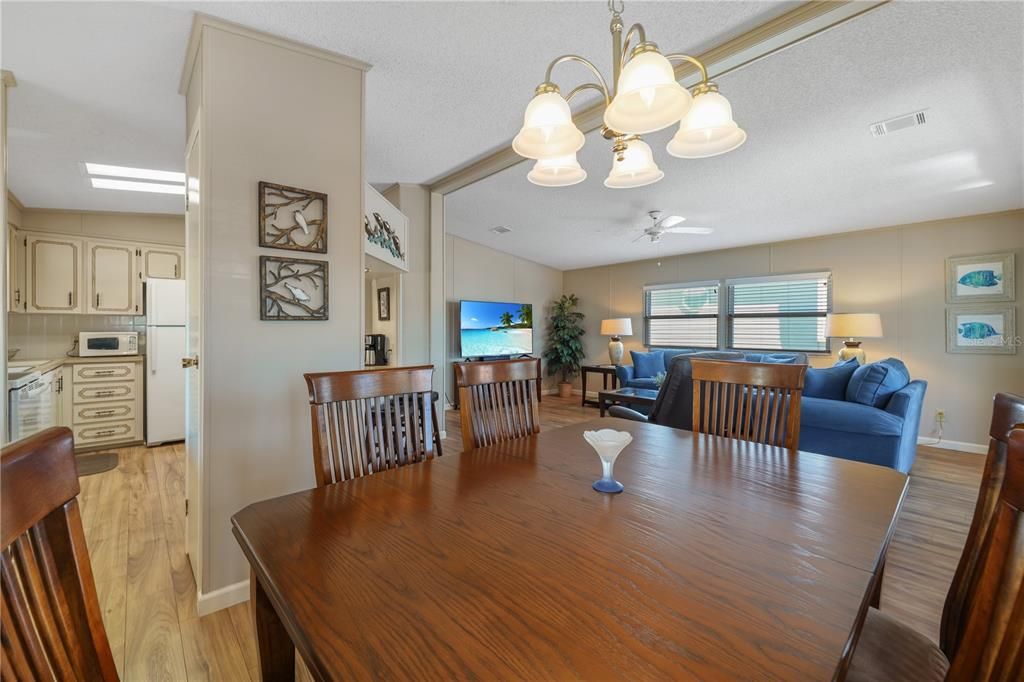 For Sale: $159,500 (2 beds, 2 baths, 1056 Square Feet)