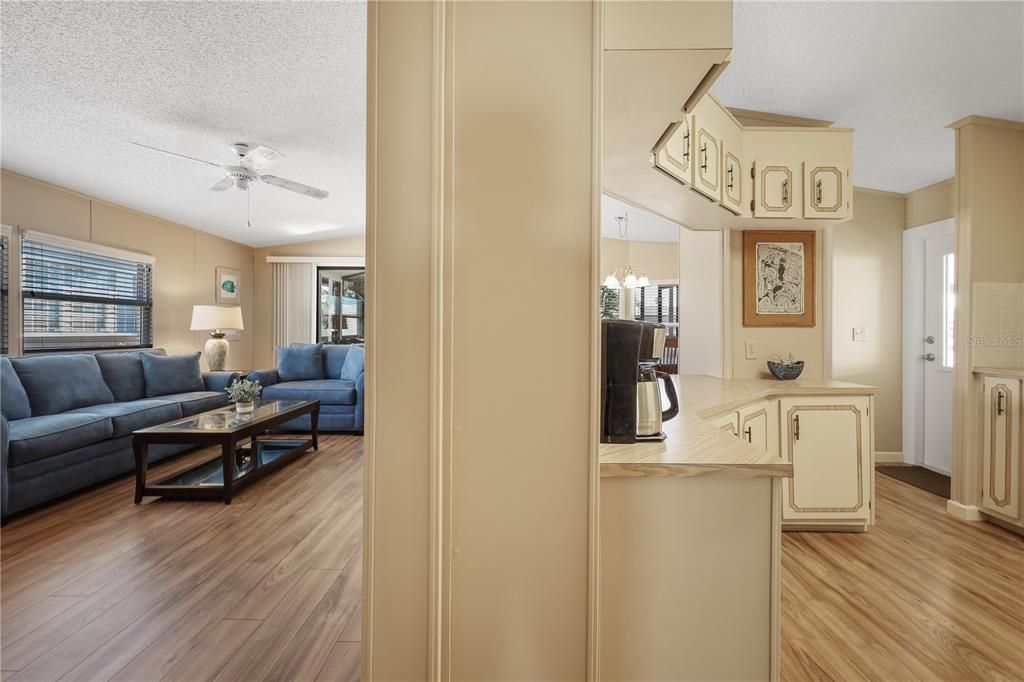 For Sale: $159,500 (2 beds, 2 baths, 1056 Square Feet)