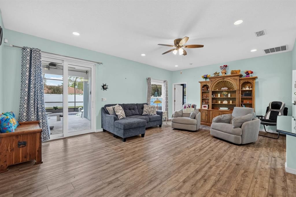 For Sale: $405,000 (3 beds, 2 baths, 2010 Square Feet)
