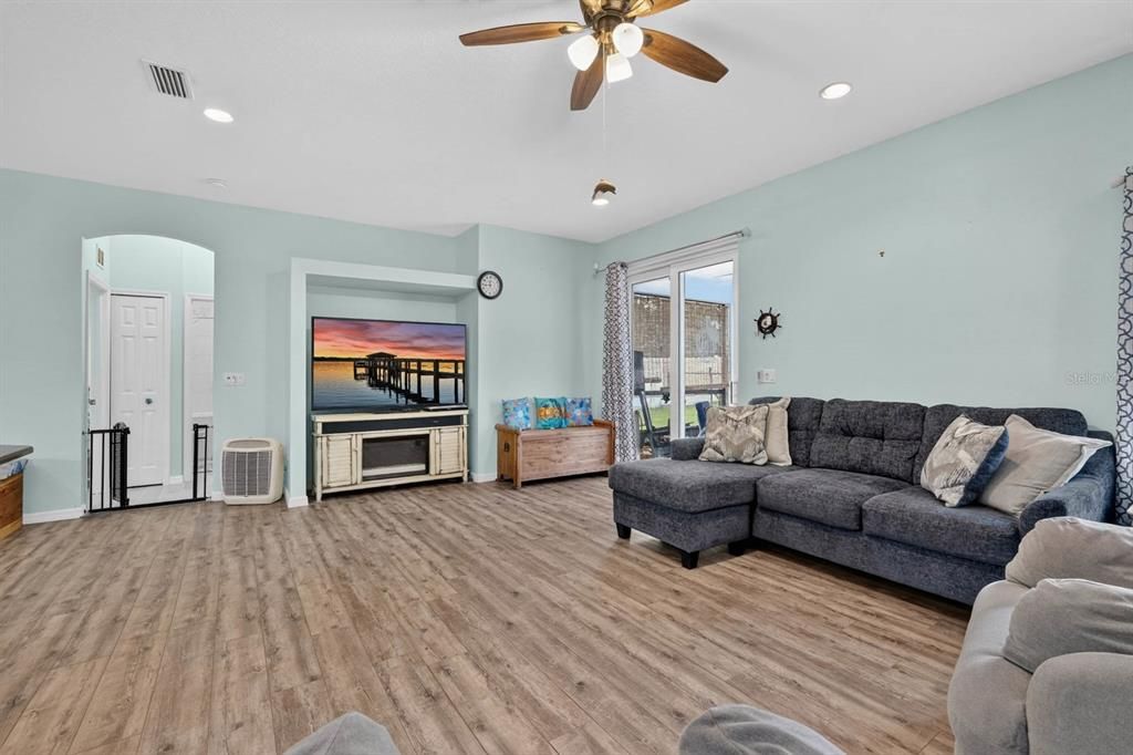 For Sale: $405,000 (3 beds, 2 baths, 2010 Square Feet)