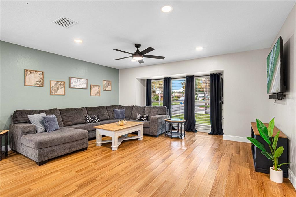 For Sale: $925,000 (4 beds, 3 baths, 2206 Square Feet)