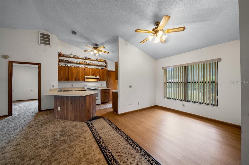 En Venta: $270,000 (3 camas, 2 baños, 1568 Pies cuadrados)
