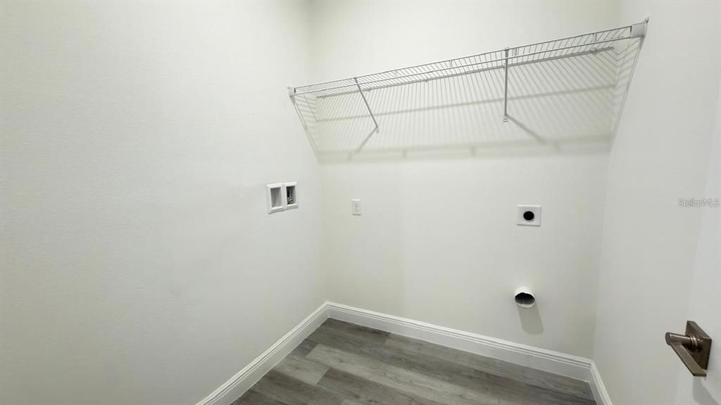 В аренду: $1,850 (4 спален, 2 ванн, 1660 Квадратных фут)