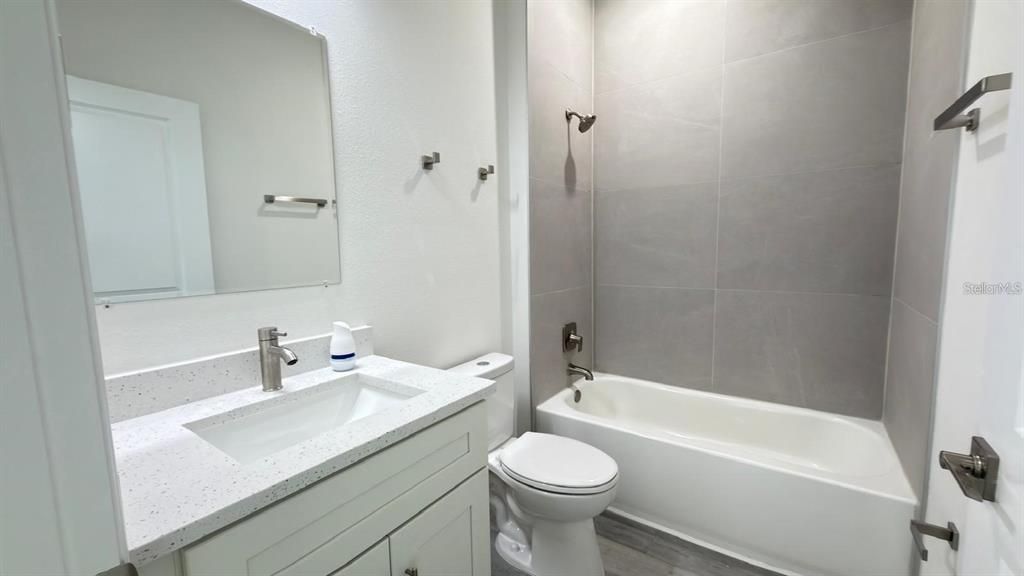 В аренду: $1,850 (4 спален, 2 ванн, 1660 Квадратных фут)