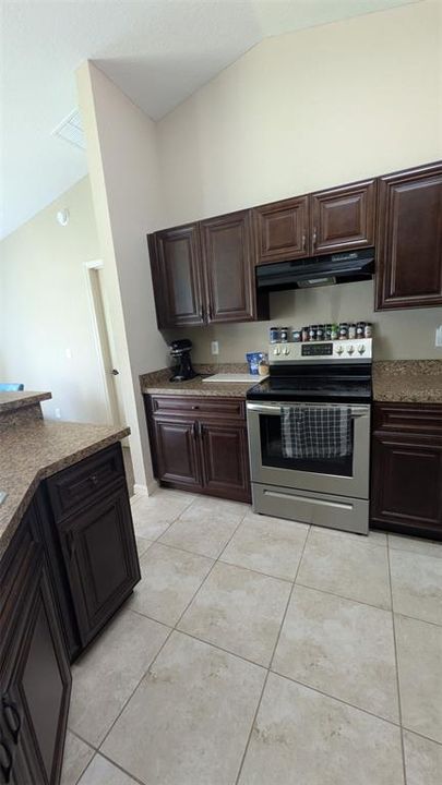 В аренду: $1,950 (4 спален, 2 ванн, 1752 Квадратных фут)