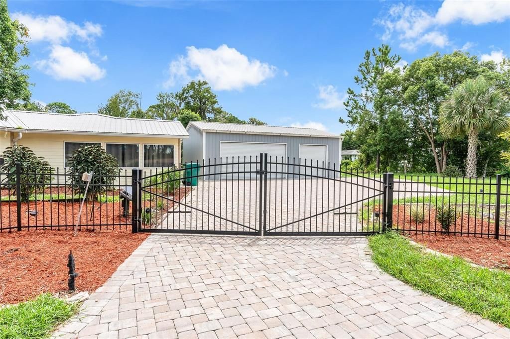 For Sale: $500,000 (4 beds, 3 baths, 3152 Square Feet)