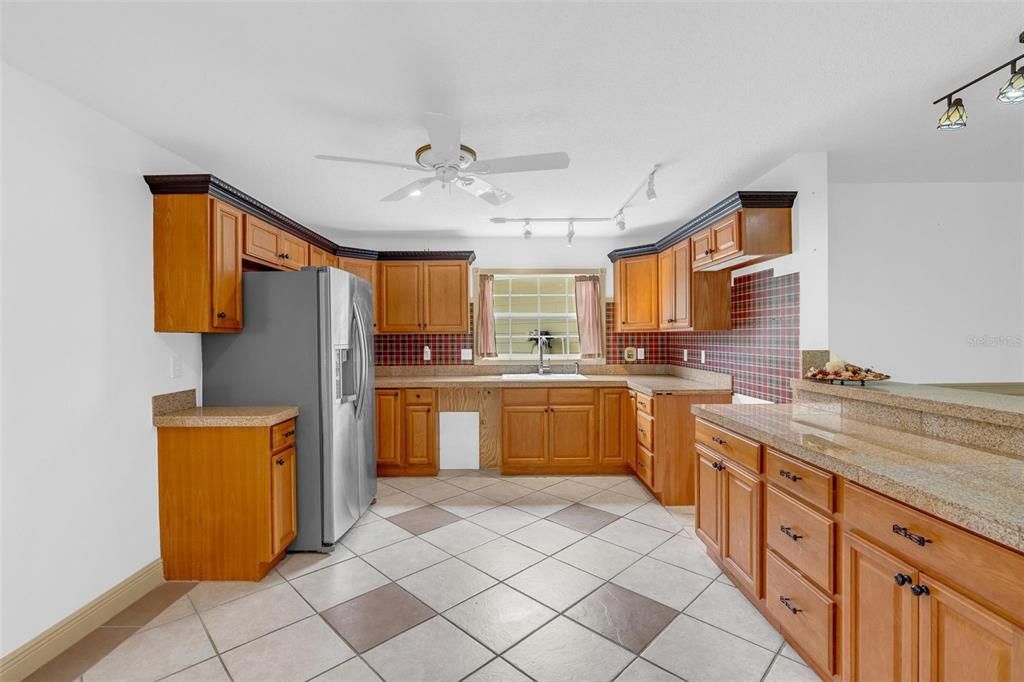 For Sale: $500,000 (4 beds, 3 baths, 3152 Square Feet)