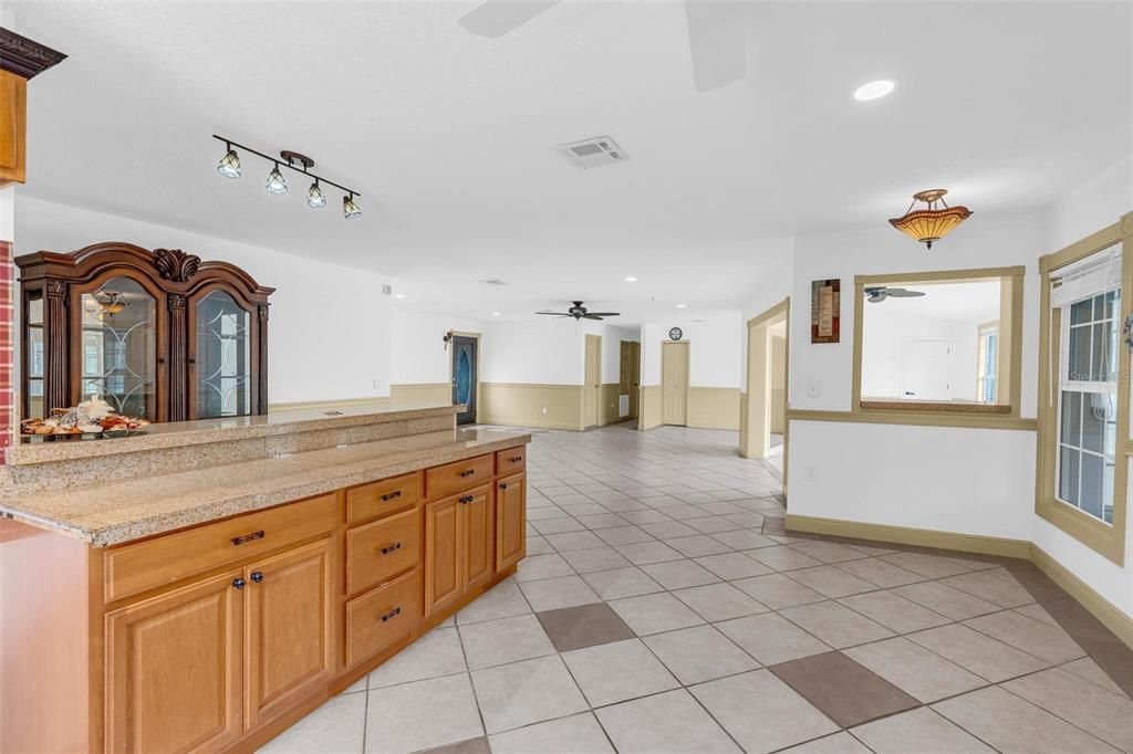 For Sale: $500,000 (4 beds, 3 baths, 3152 Square Feet)