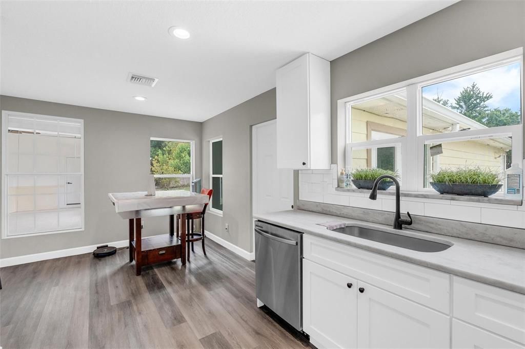 For Sale: $500,000 (4 beds, 3 baths, 3152 Square Feet)