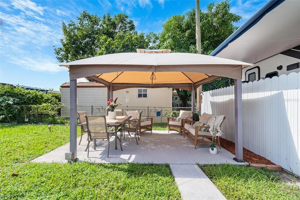 En Venta: $620,000 (4 camas, 2 baños, 1510 Pies cuadrados)