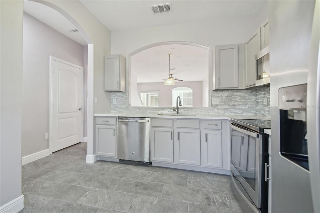 For Sale: $250,000 (2 beds, 2 baths, 1696 Square Feet)