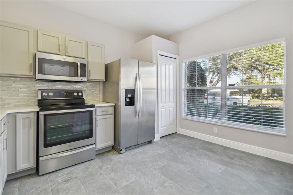 For Sale: $250,000 (2 beds, 2 baths, 1696 Square Feet)