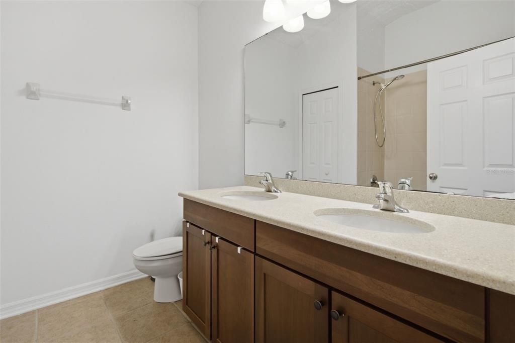 For Sale: $375,000 (4 beds, 2 baths, 1640 Square Feet)
