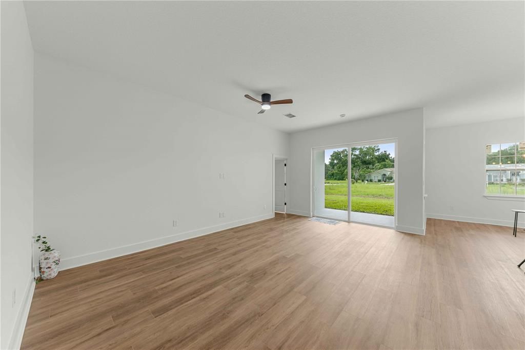 For Sale: $349,900 (4 beds, 3 baths, 1889 Square Feet)