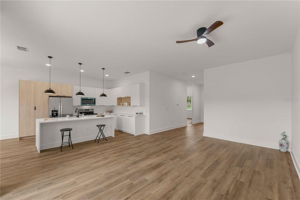 For Sale: $349,900 (4 beds, 3 baths, 1889 Square Feet)