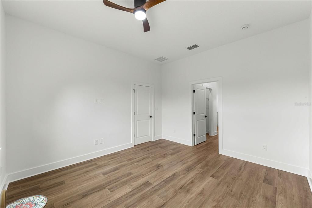 For Sale: $349,900 (4 beds, 3 baths, 1889 Square Feet)