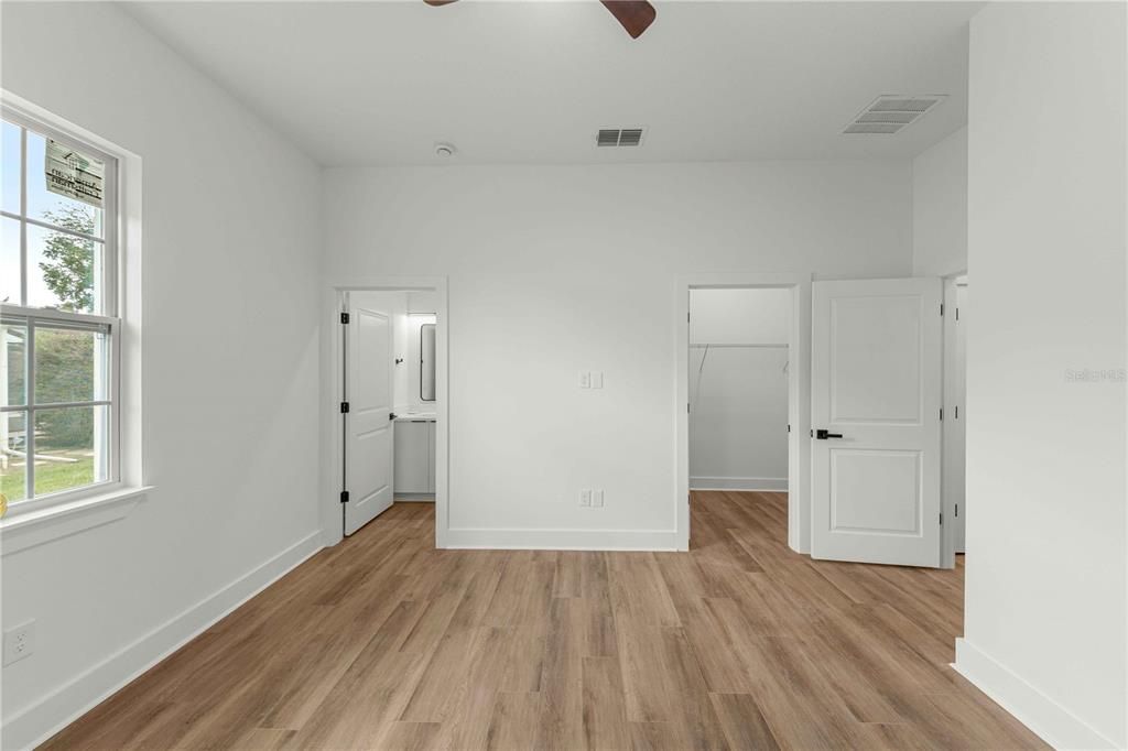 For Sale: $349,900 (4 beds, 3 baths, 1889 Square Feet)