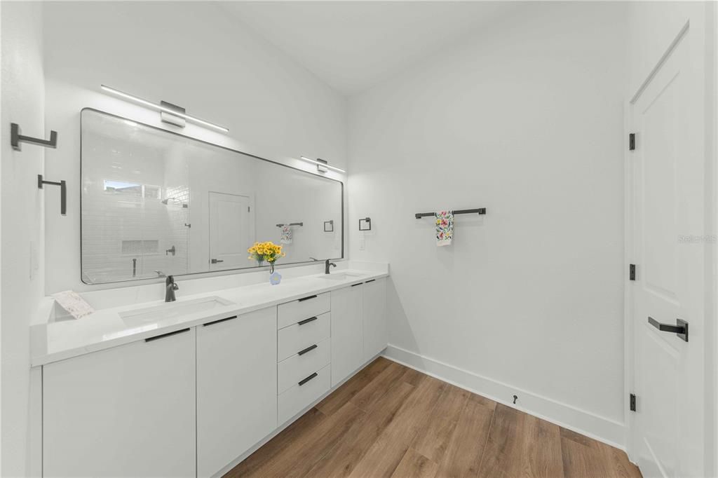 For Sale: $349,900 (4 beds, 3 baths, 1889 Square Feet)