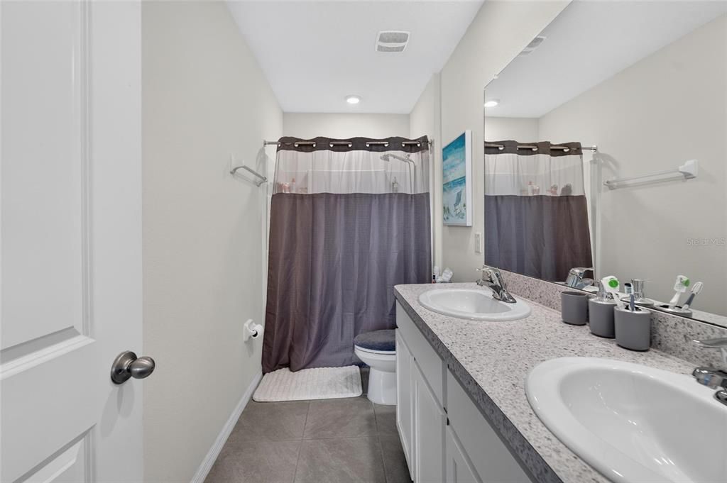 For Rent: $2,300 (3 beds, 2 baths, 1673 Square Feet)