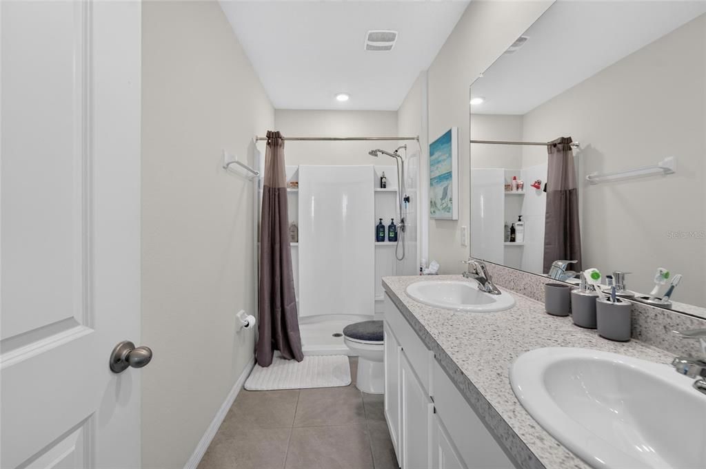 For Rent: $2,300 (3 beds, 2 baths, 1673 Square Feet)