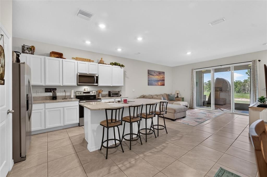 For Rent: $2,300 (3 beds, 2 baths, 1673 Square Feet)