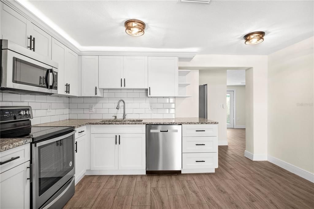 На продажу: $280,000 (3 спален, 2 ванн, 1191 Квадратных фут)