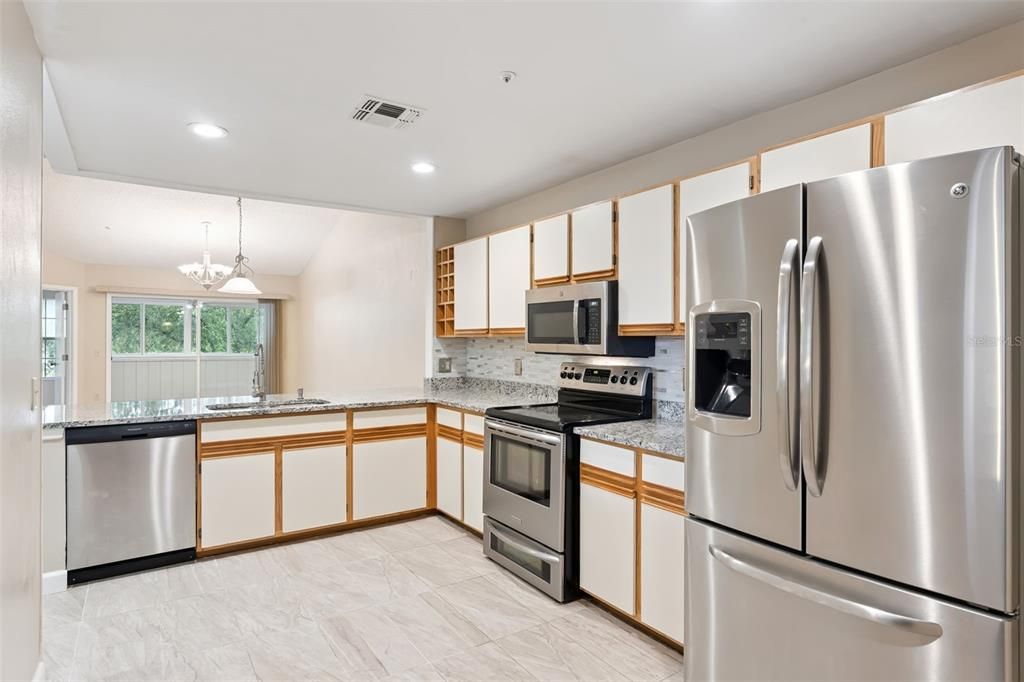 For Rent: $2,150 (2 beds, 2 baths, 1125 Square Feet)