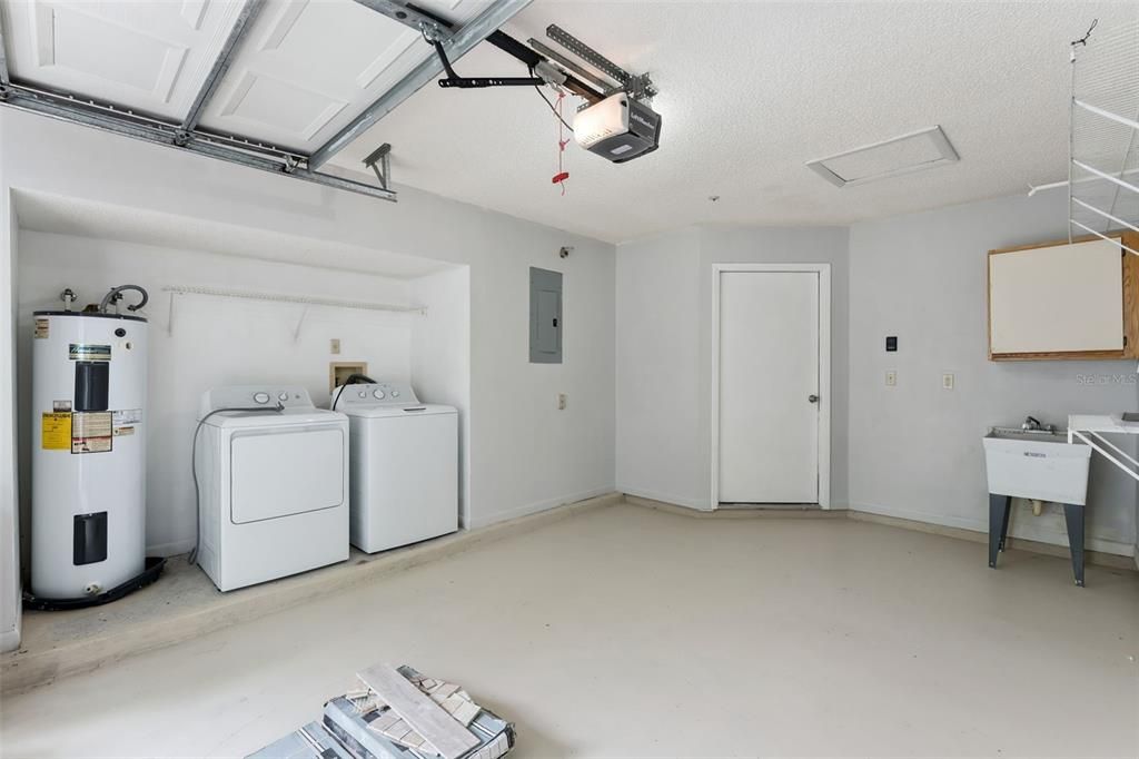 For Rent: $2,150 (2 beds, 2 baths, 1125 Square Feet)